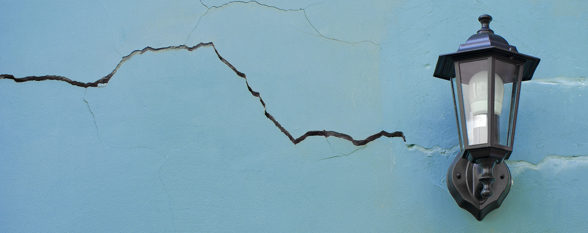 Oprava prasklin na fasádě: Praktické tipy od našeho experta