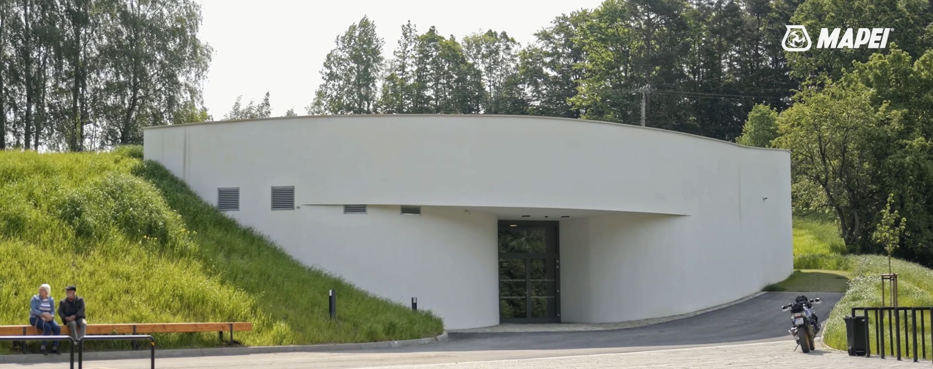 Reference: Památník Ploština: beton v hlavní roli